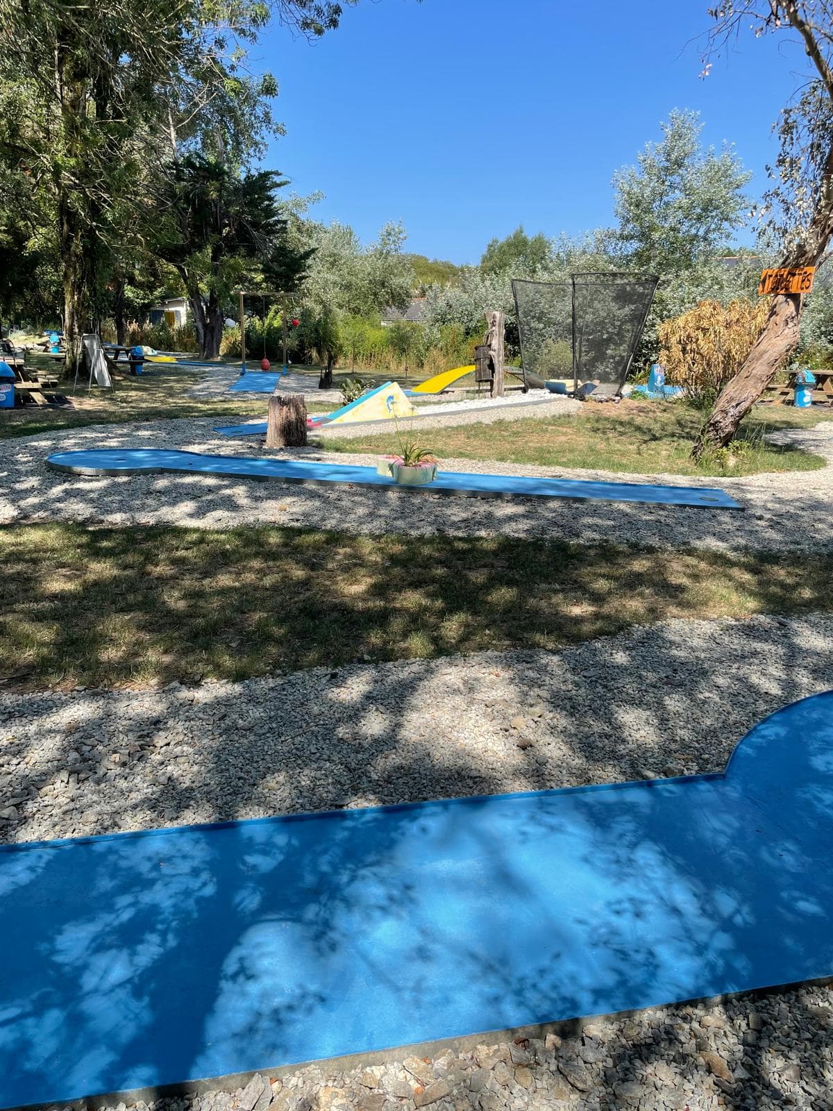 Trou de mini-golf thématique au parcours du Golfe du Morbihan